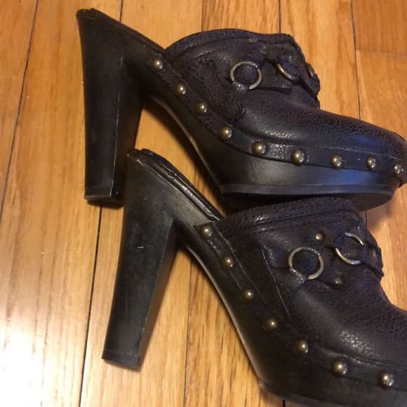 Women’s R2 heeled clogs - Picture 12 of 12